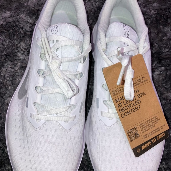 Nike Winflo 10 White and Silver Athletic Shoes - Picture 2 of 5